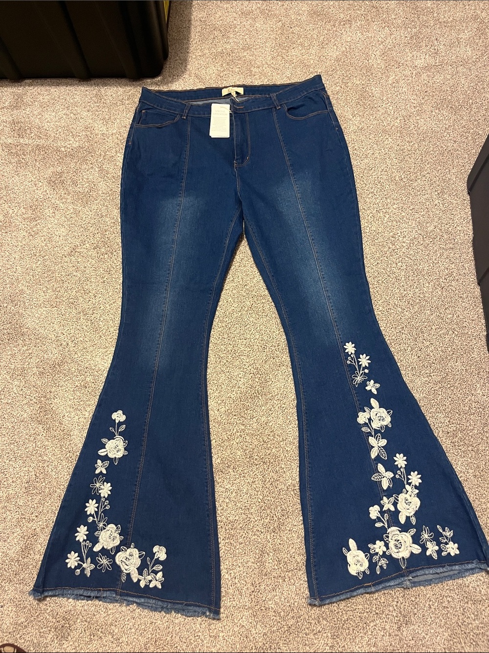 SUPER bell bottom embroidered jeans